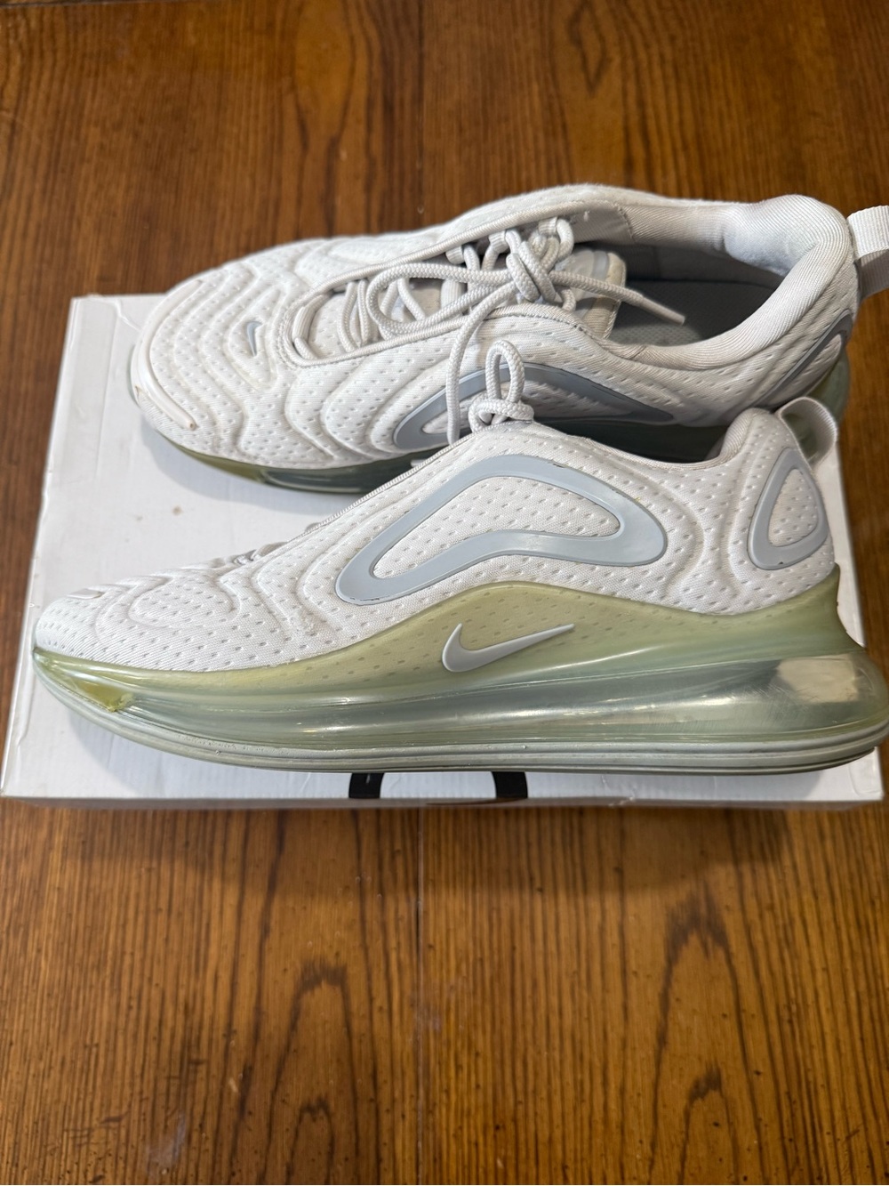 Nike Men’s wolf Grey Air Max 720-style Sneakers